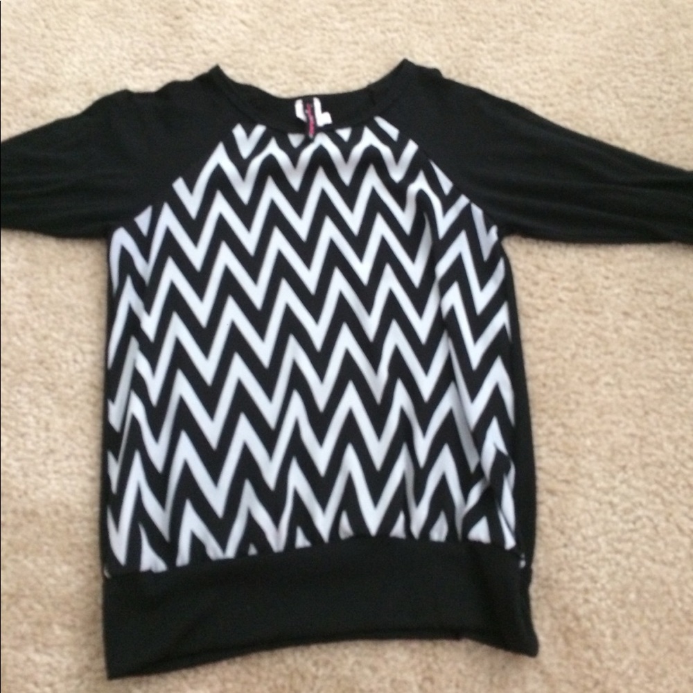 Black and white zigzag